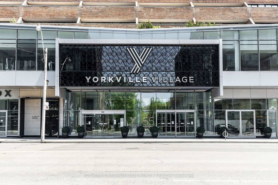Luxurious living at its finest in the heart of Yorkville !