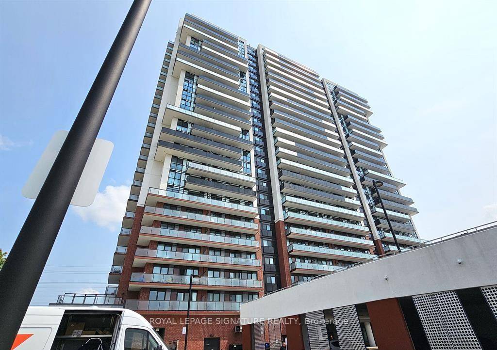 Welcome to this Beautiful and luxurious 2 Bedroom and 2 Bath Corner piece Condo With Unobstructed View In Most sought after neighbourhood of North Oshawa's Windfields Community.