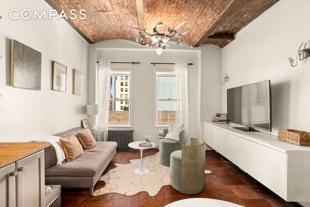 DOWNTOWN LIVING UPTOWN Whether you're seeking a refined full time residence or a more private alternative to hotel living, Apartment 11DB offers the perfect balance of character and comfort.