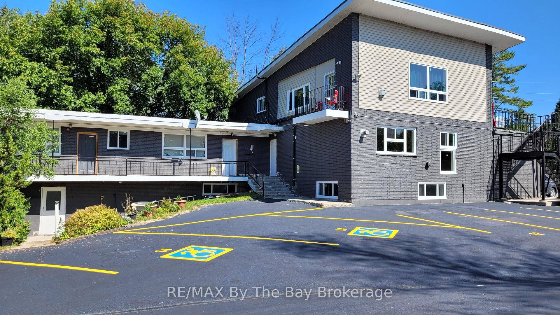 Interior unit Newly renovated one bedroom apartment for rent in a prime location in Wasaga Beach on the river.