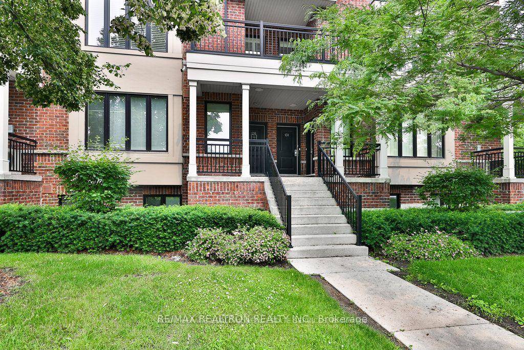 Welcome to a truly exceptional find in the sought after Southshore community !