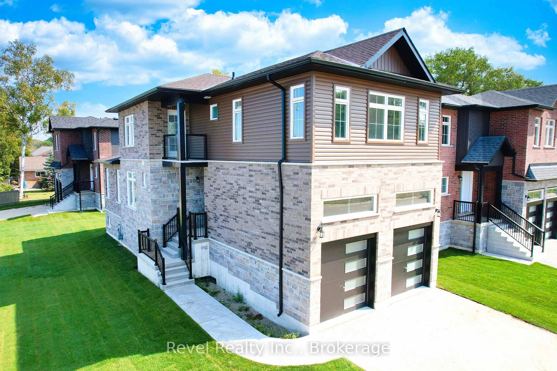 Welcome to your bright and beautiful new home in the West End of Wasaga Beach !
