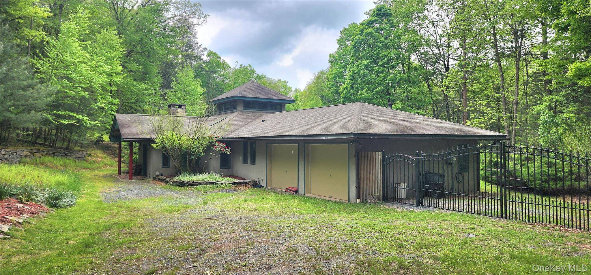 Secluded Streamfront Oasis with Luxury Amenities in Barryville, NY close to PA.