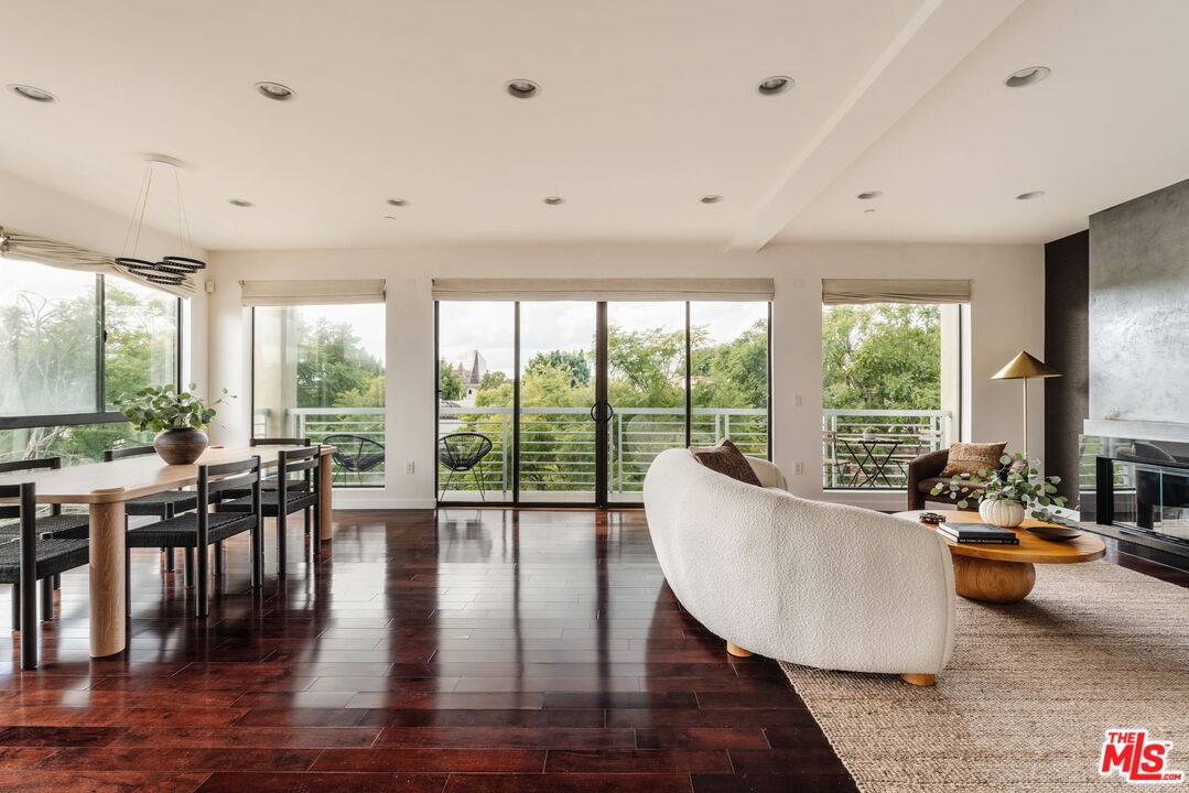 812 N Croft Ave 2BR Sunset Strip La