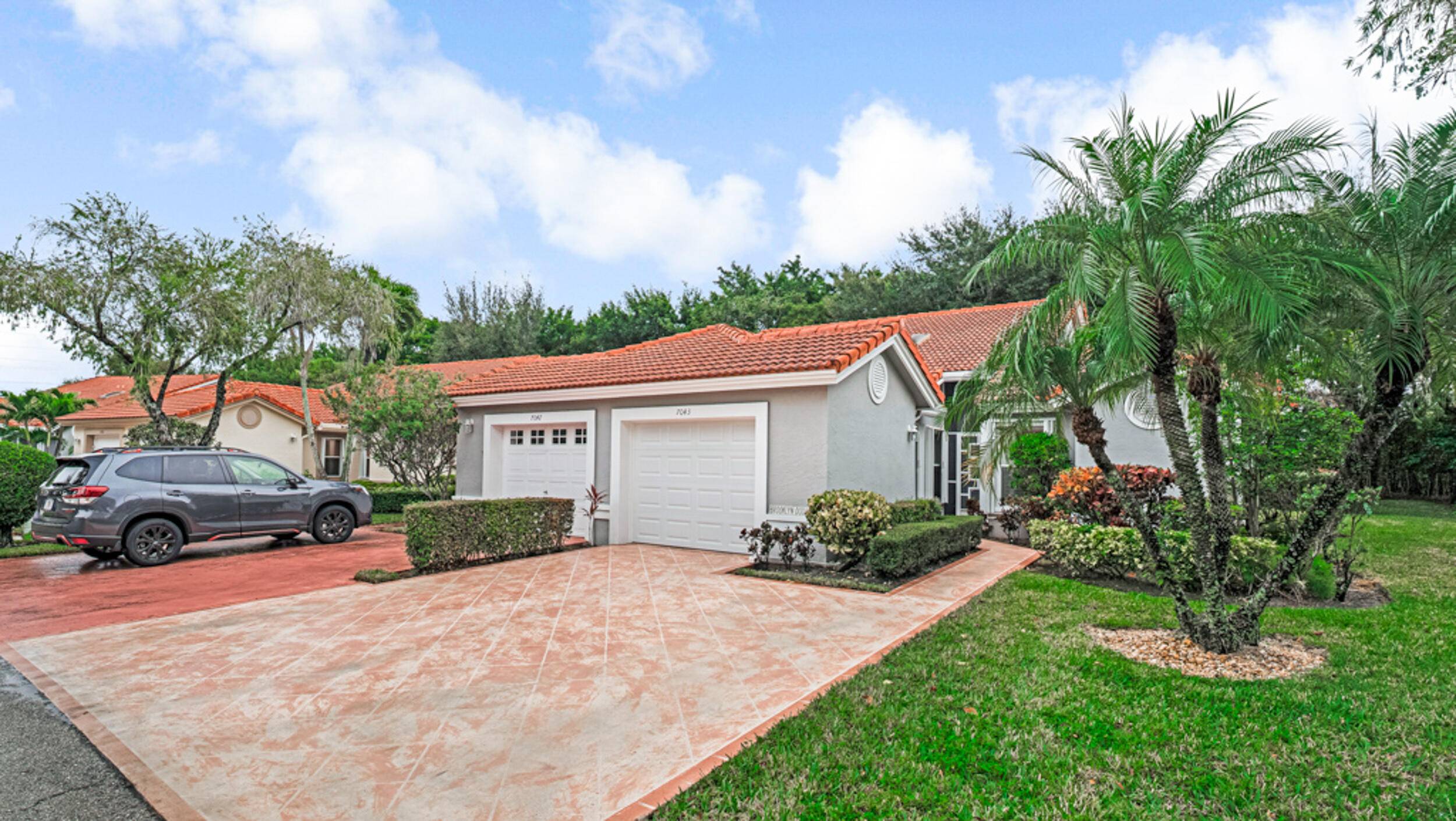In the heart of Palm Isles just steps away from all of the amenities, this very well maintained villa offers both comfort convenience.