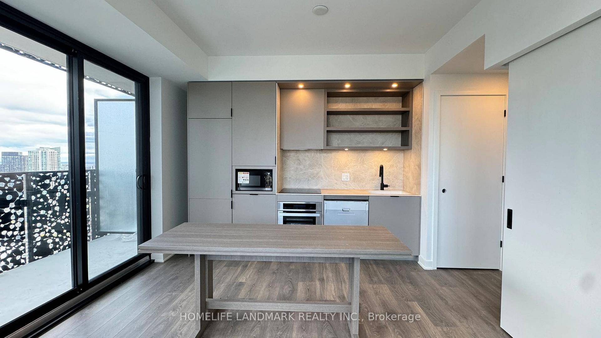 Experience luxury living at 55C, a brand new 1 den condo in Toronto's prestigious Bloor Yorkville area.