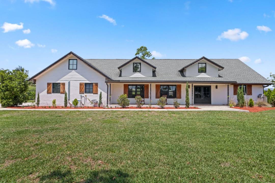 Renovated modern farmhouse in the Rolling Oaks community of Southwest Ranches.