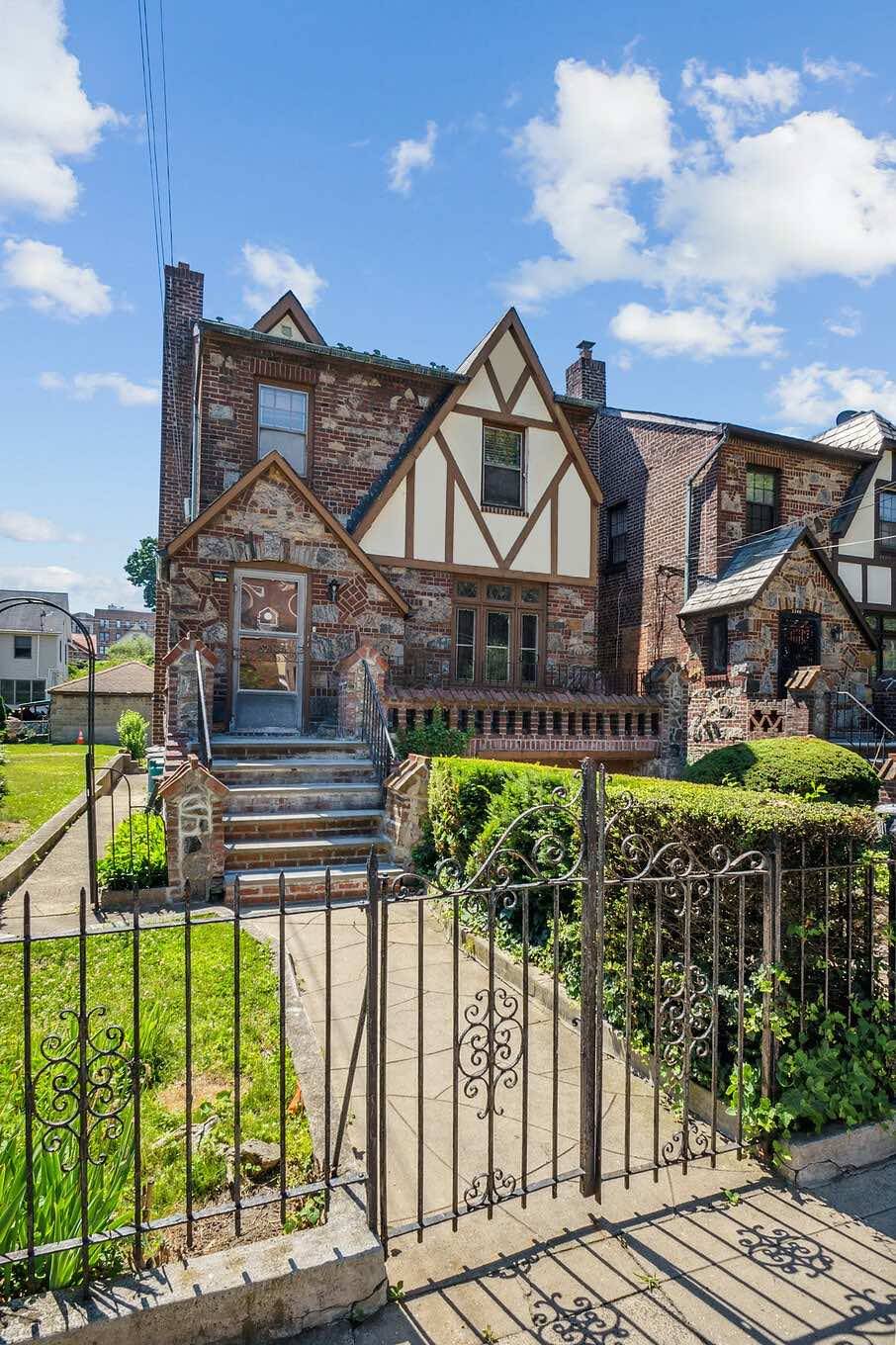 Your key to coveted Kingsbridge Riverdale !