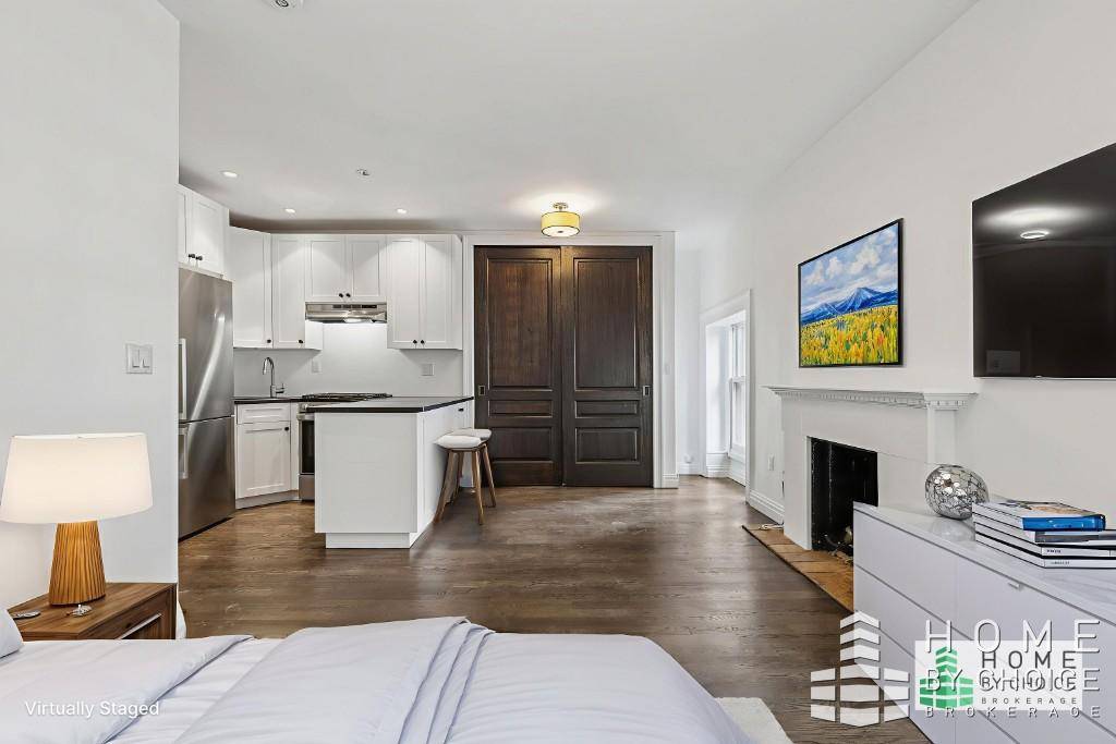 Welcome to The Village Landmark at 10 Fifth Avenue, perfectly located at the corner of charming Eighth Street in the heart of Greenwich Village.