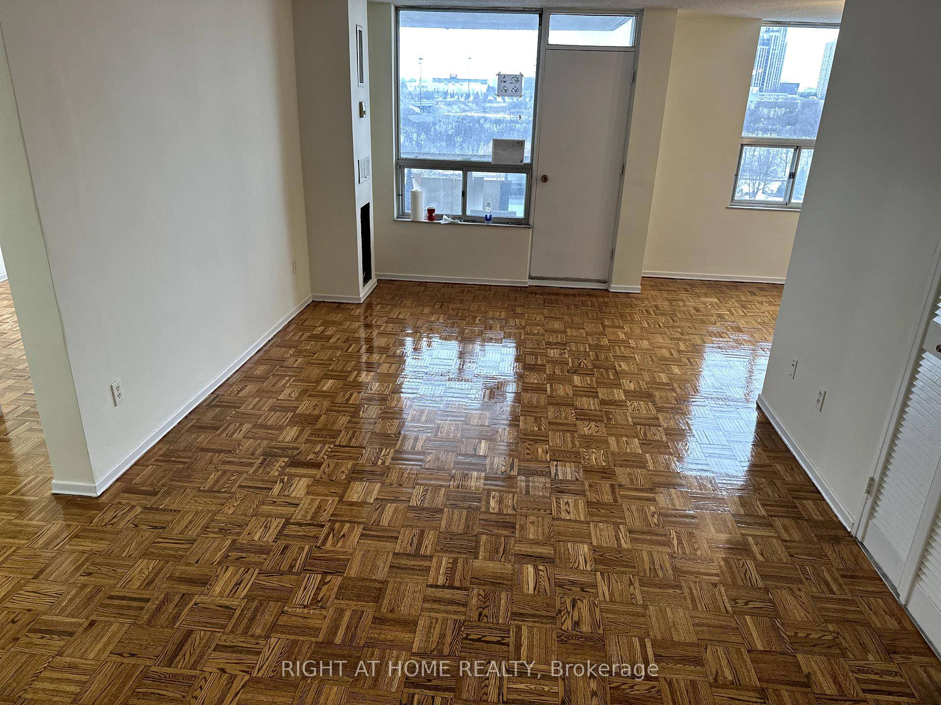 Bright unit with balcony and beautiful stunning view of the golf course, coin laundry, and underground parking.