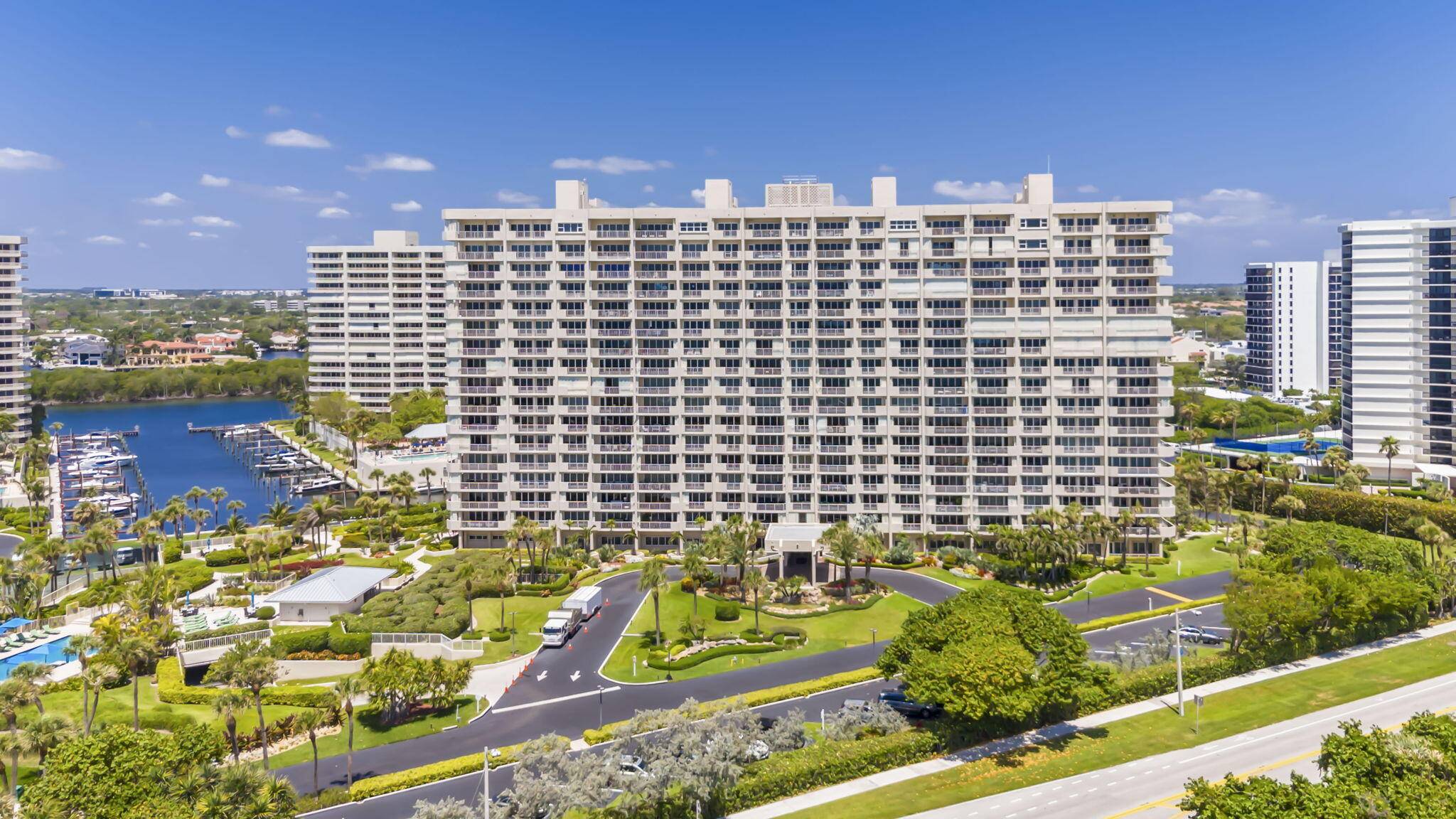 THIS SPACIOUS NICE CHARMING 2 BEDROOM 2 BATH, FULLY FURNISHED LIGHT BRIGHT SPLIT SETUP APARTMENT WITH A SPACIOUS LIVING AREA, LARGE KITCHEN, BREAKFAST DINING AREA BALCONY AND THE BEDROOMS AND ...
