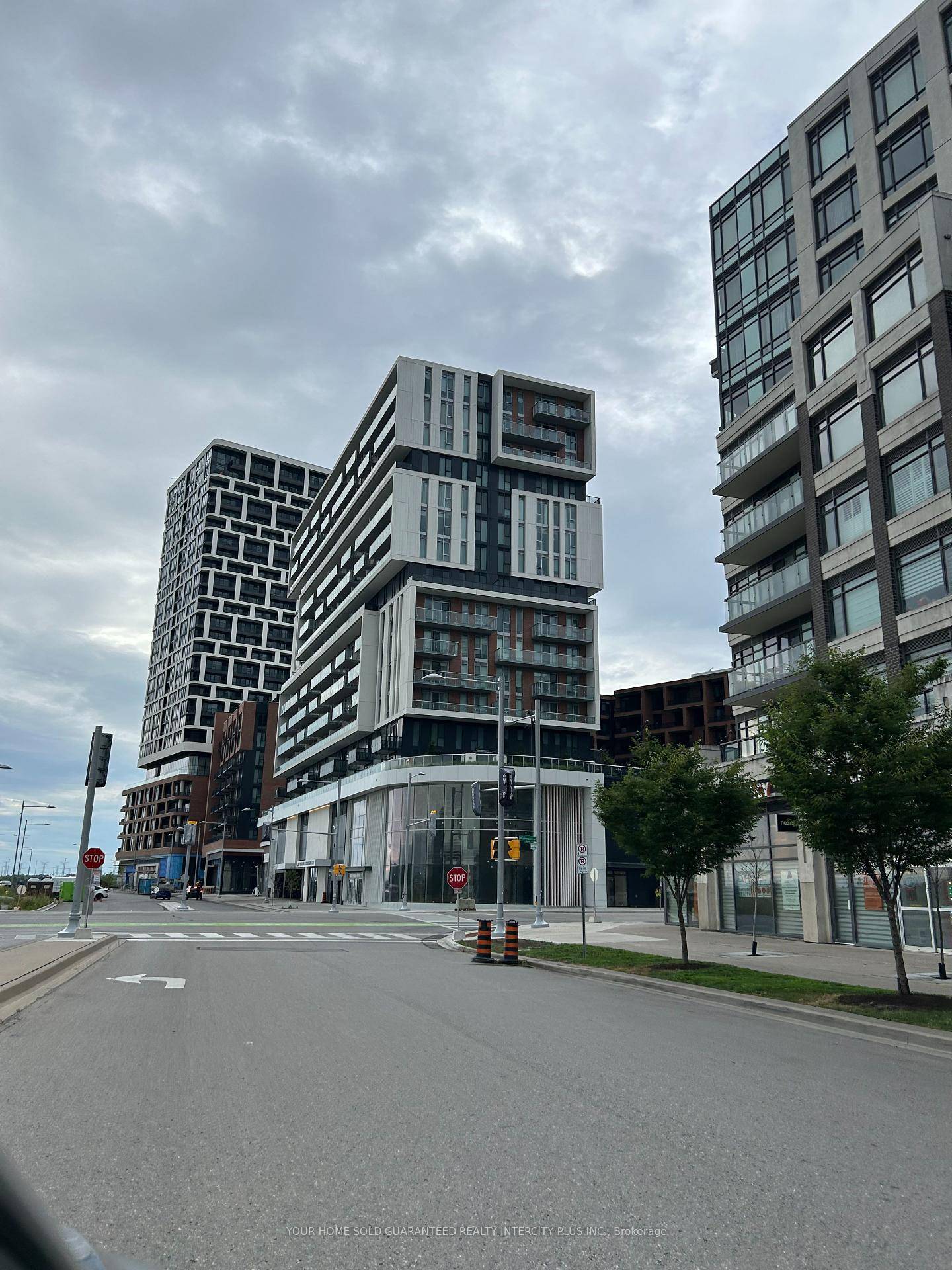 Welcome to the beautiful, luxury condos of Gallery Square in Downtown Markham.