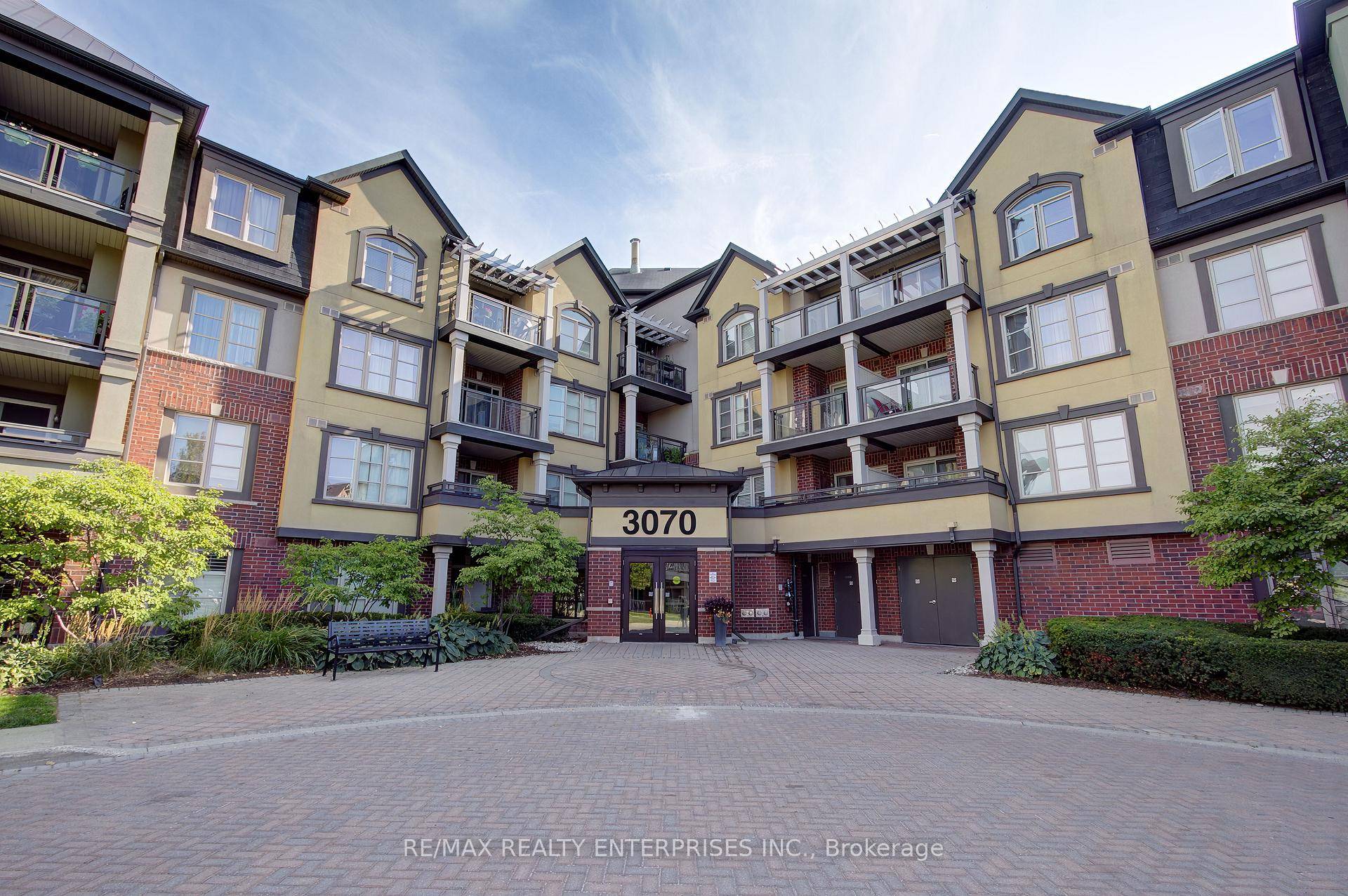 Beautiful escarpment views from this top floor unit in desirable Alton Village.