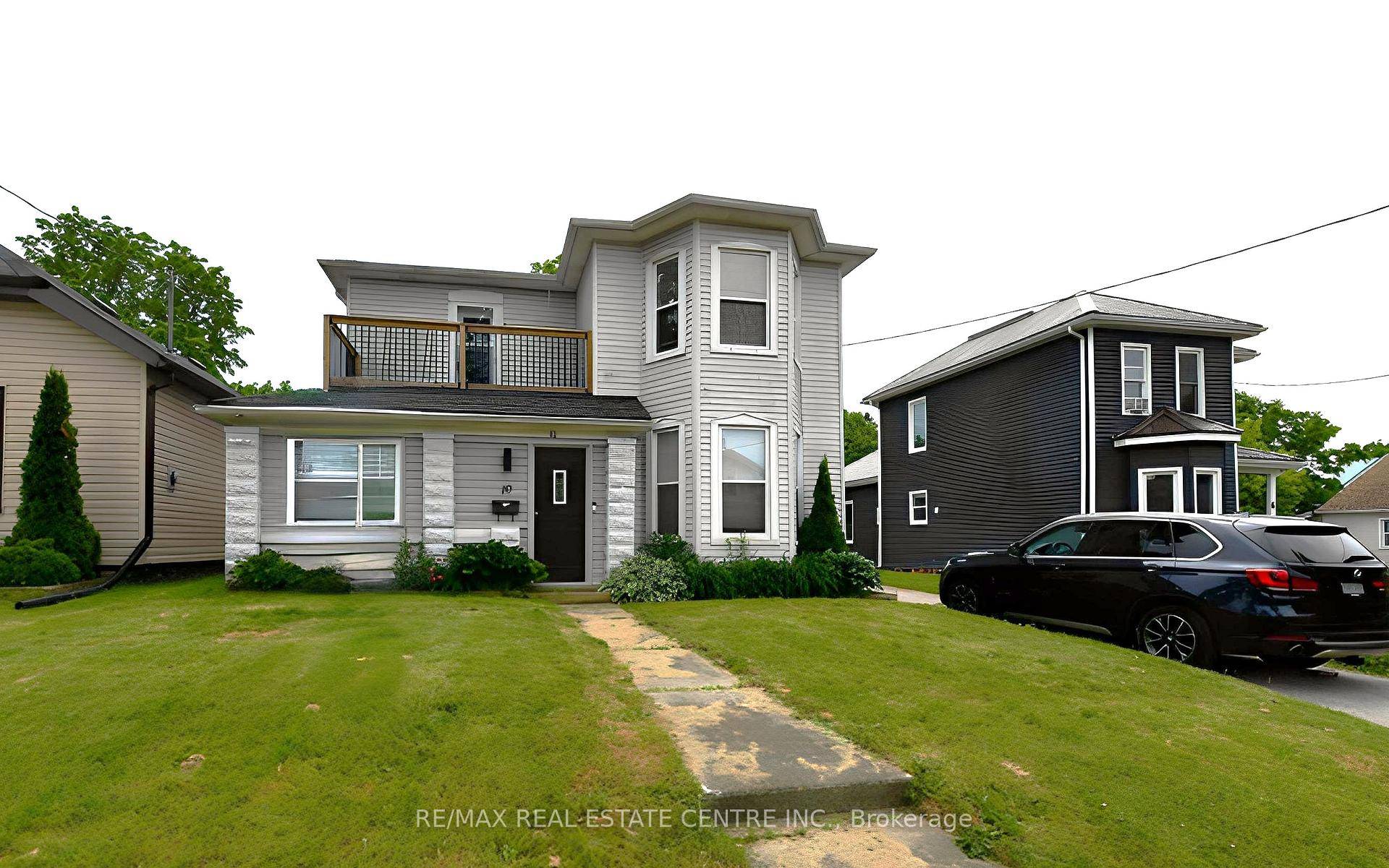 Spacious 2 Storey Home with Endless Possibilities.