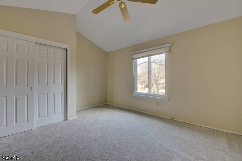 Light and Bright Spacious 3 Bedroom 2.