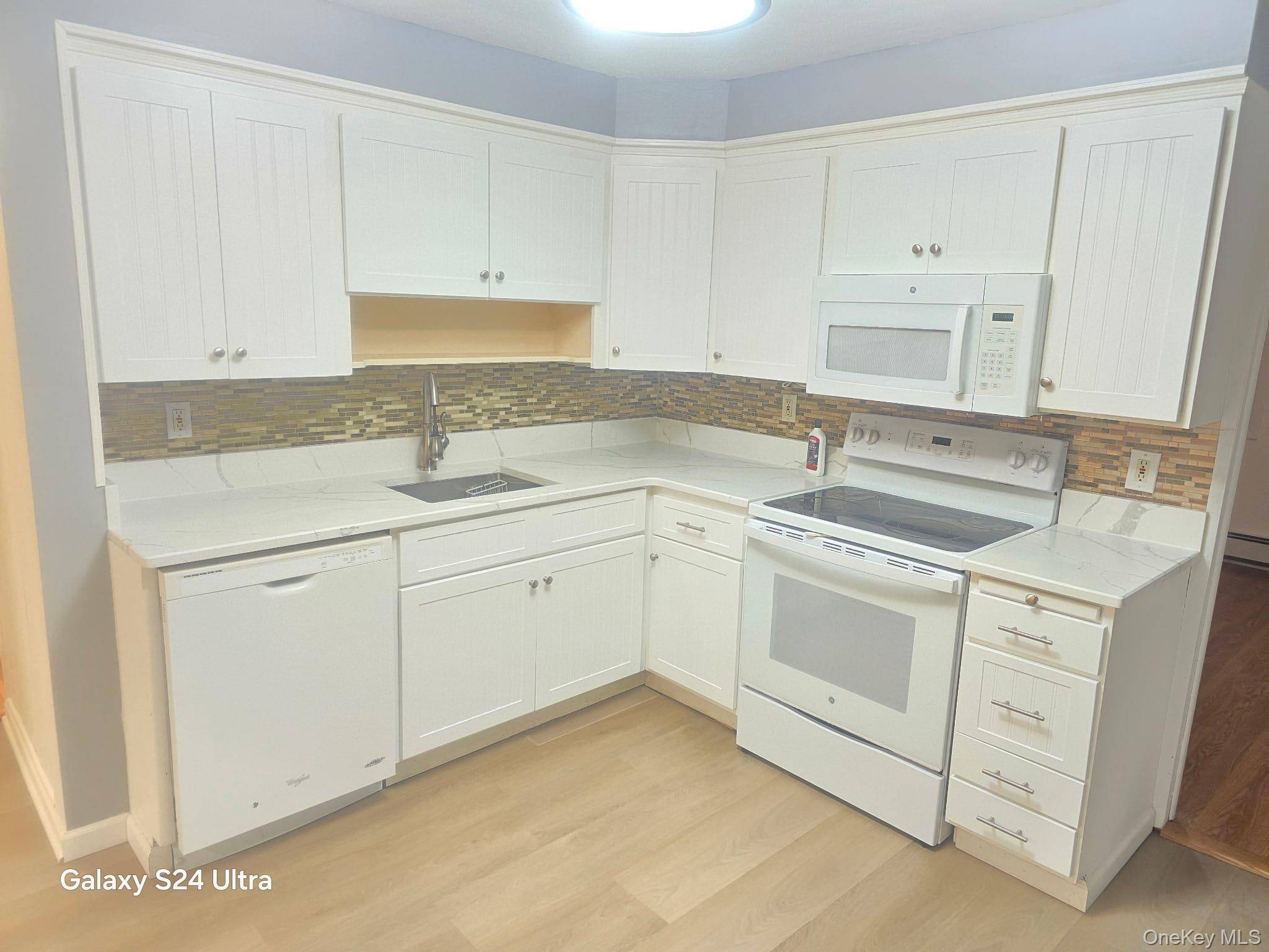 . HUGE 2nd FLOOR 3 BEDROOMS, MASTER BEDROOM WITH FULL BATH IN IMMACULATE CONDITION.