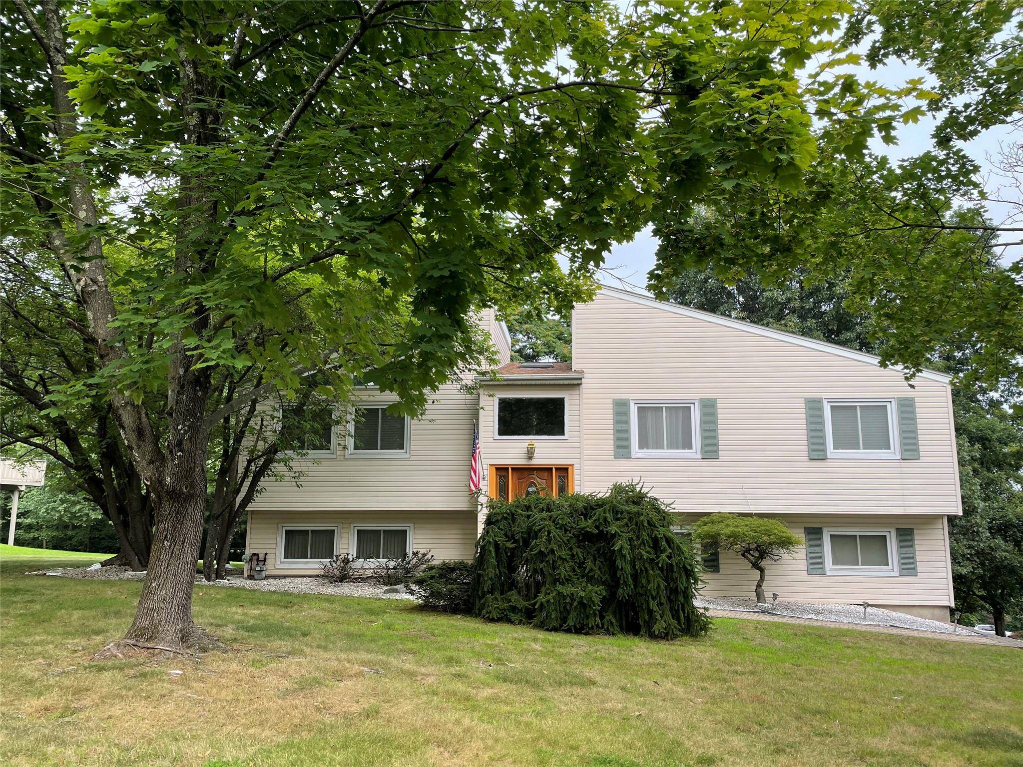 Spectacular Large Butterfly contemporary Hi Ranch set in one of Thiells most prestigious and desired locations, Breathtaking mountain views surround this amazing home set on a large corner lot.