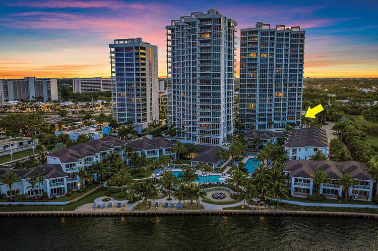 Excellent North Palm Beach location, just minutes from PGA Boulevard's dining, shopping, and beaches.