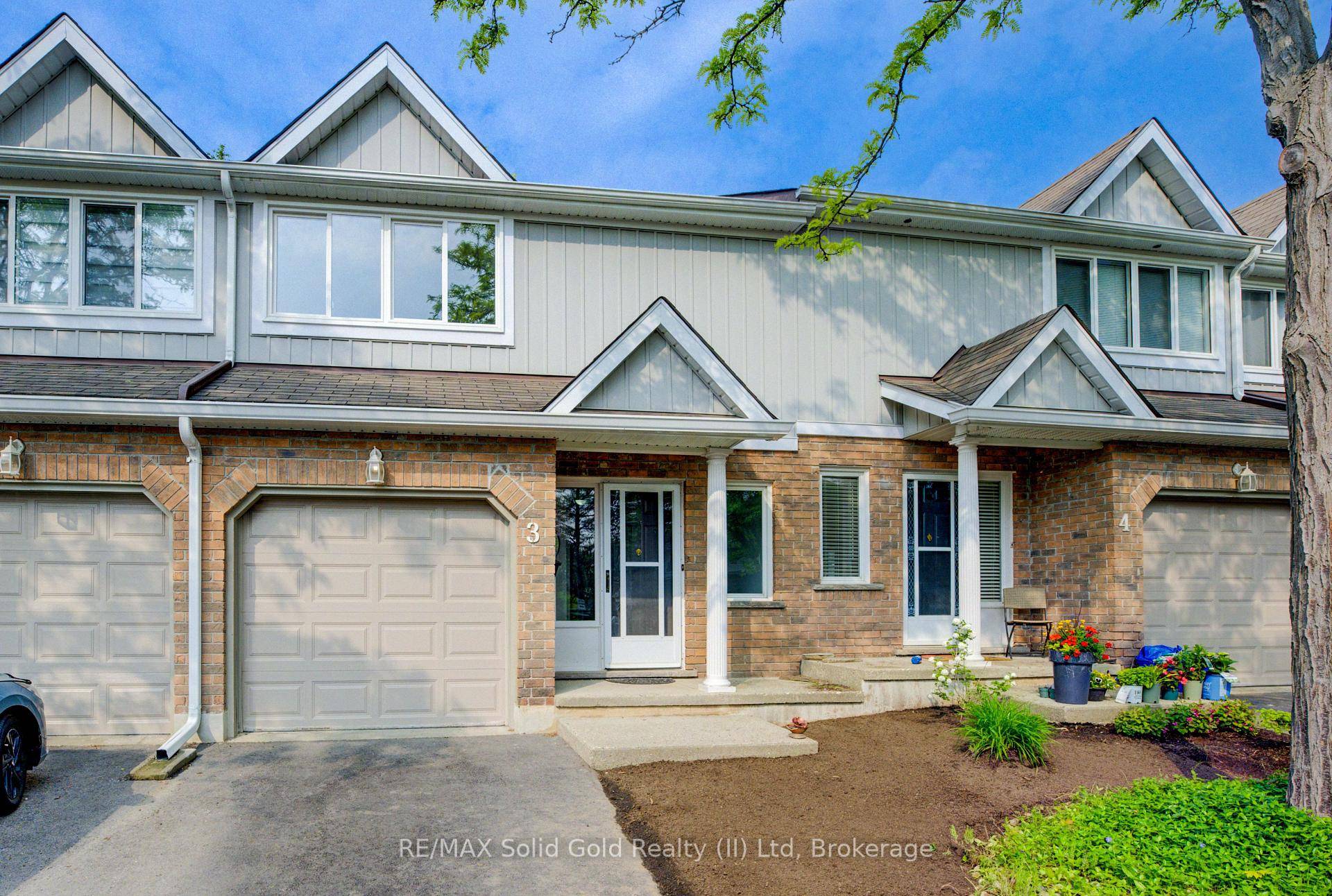 Executive living at its finest in this immaculate, freshly updated Beechwood condo, ideally located in a quiet, well managed complex backing onto mature trees !
