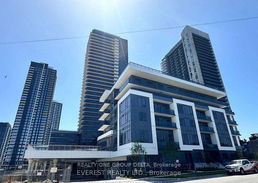 Welcome To This Canopy Tower brand new Corner Unit.