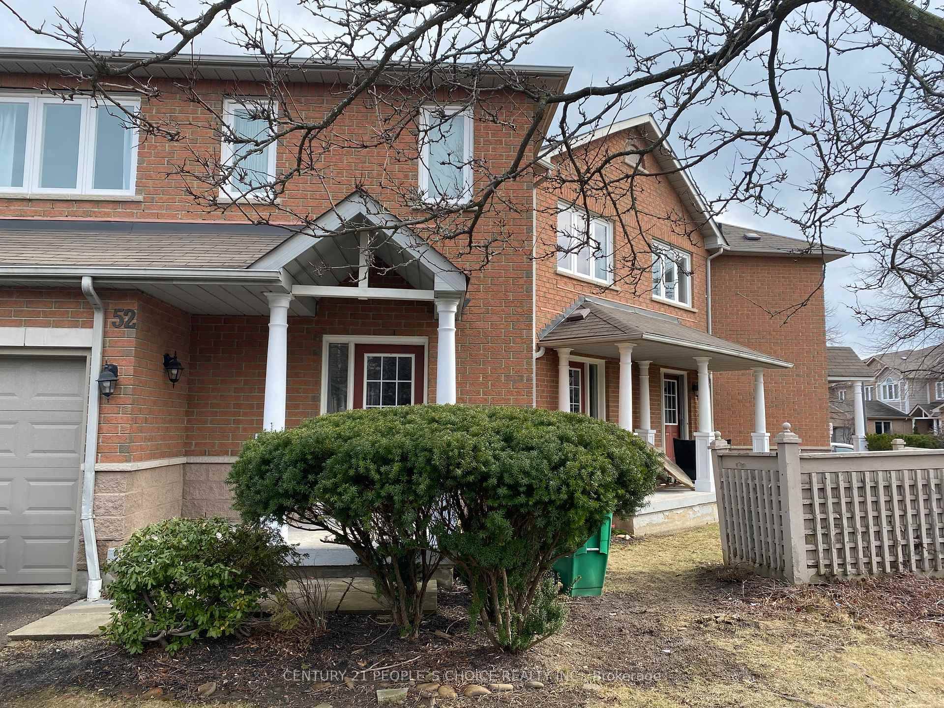 3 Bedroom 3 Bath Townhome !