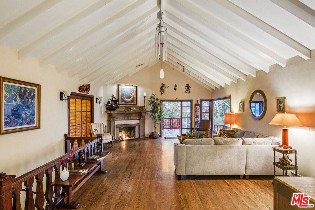 2882   Belden Dr 5BR Hollywood Hills East La