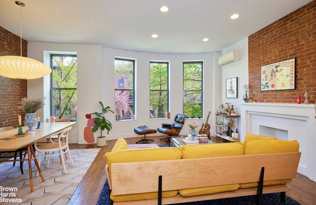 3 Bedroom 2 Bath condominium on tree lined Union Street in picturesque Carroll Gardens.
