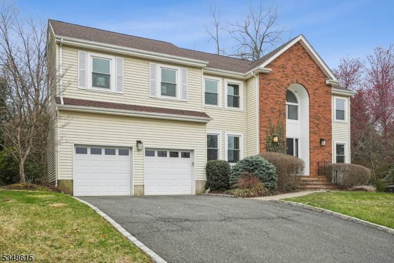 A well maintained and upgraded central colonial locates in a Cul De Sac of the well sought after Madison Borough, NJ, with easy access to NJ Transit trains to NYC ...