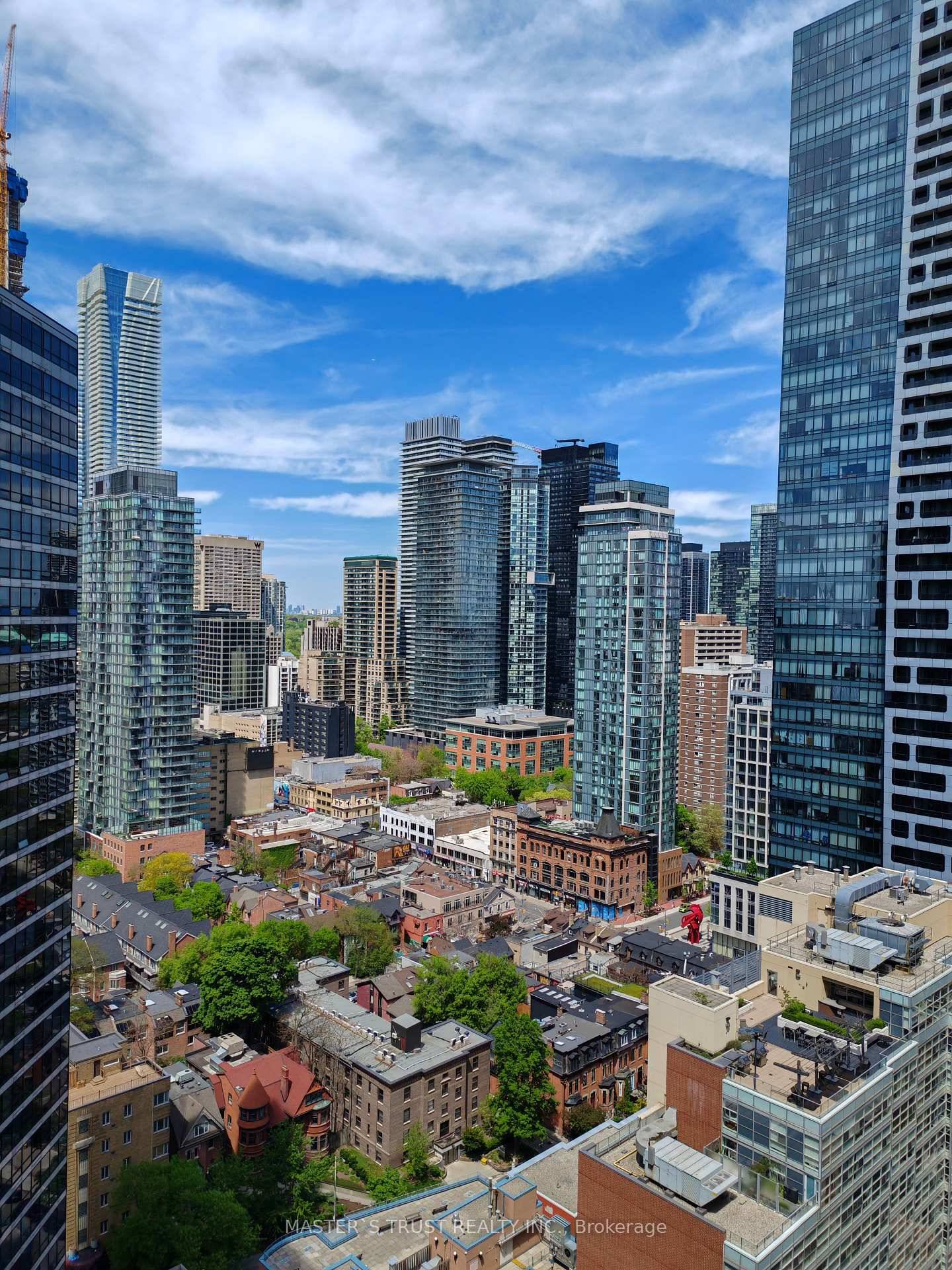 Amazing Opportunity To Live In A Beautiful amp ; Modern Junior 1 Br Suite In The Heart Of Bay Street.