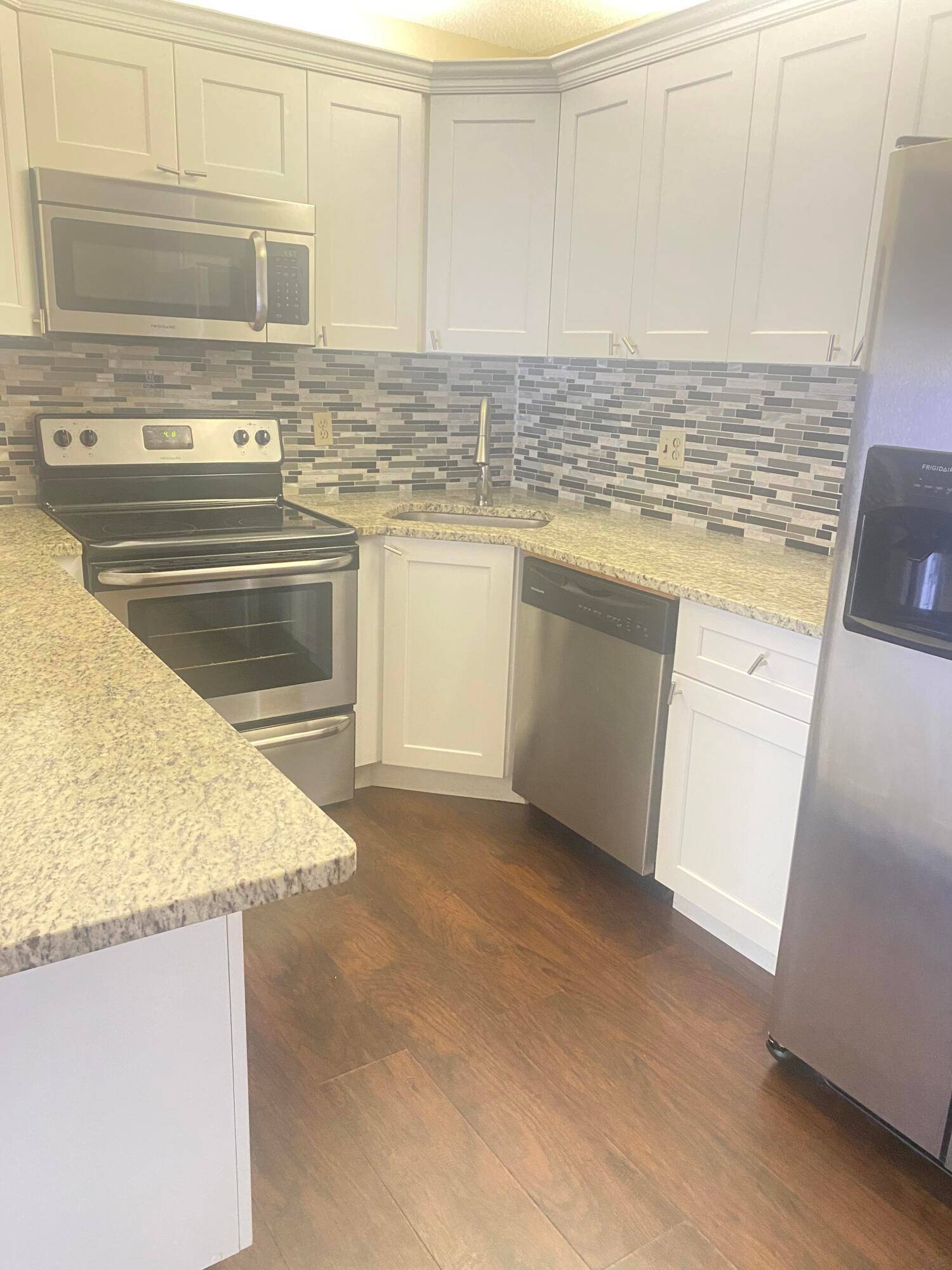 LOVELY AND SPACIOUS 2 BEDROOM 2 BATH, 1ST FLOOR CONDO.