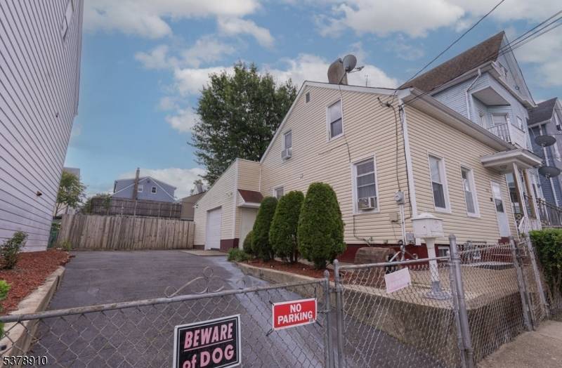 Beautiful 2 or 3 bedroom home on a large double lot.