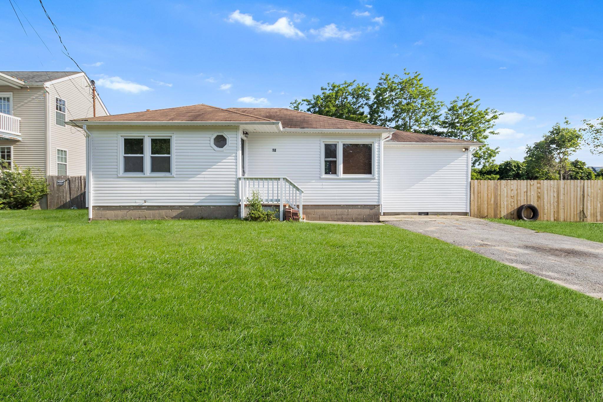 Welcome to 18 Parkview Drive in beautiful Shirley, NY !