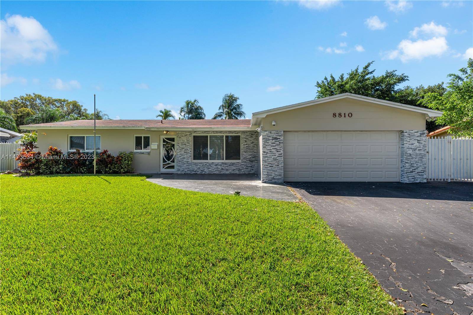 8810 Pasadena Blvd, Pembroke Pines, FL, 33024 3 BR for sale