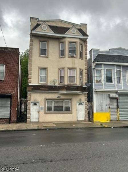 INVESTMENT OPPORTUNITY. 3 FAMILY IN URBAN NJ LOCATION Attention investors and savvy buyers !