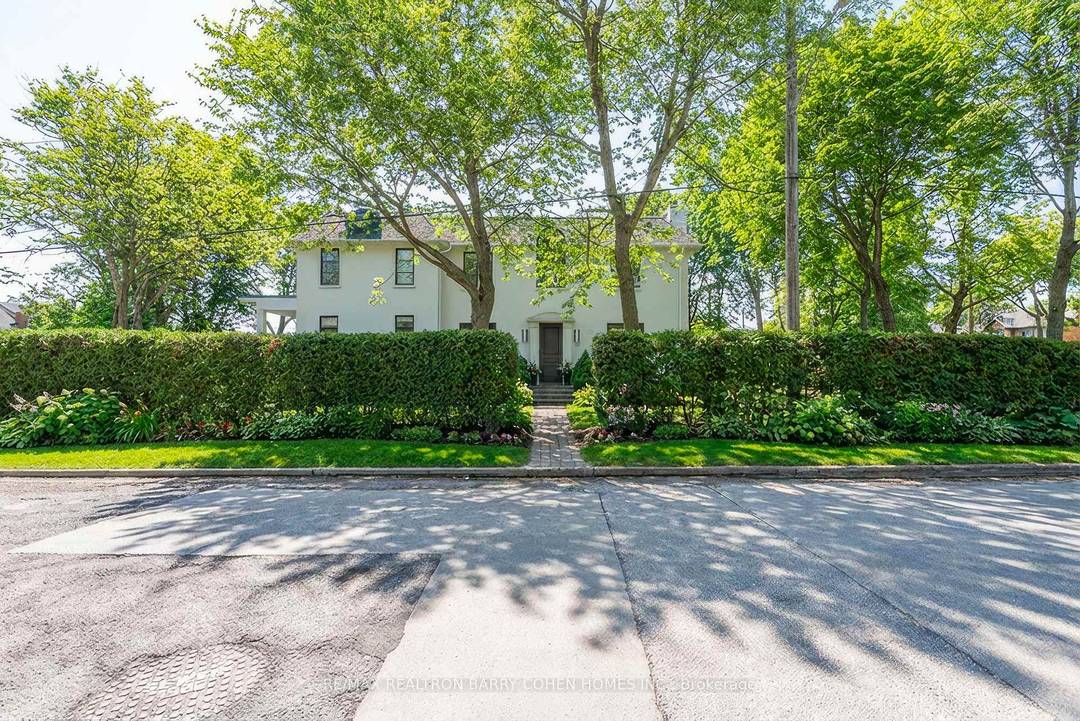 Exceptional Cricket Club Residence on prime 68' x 135' sun filled corner lot !