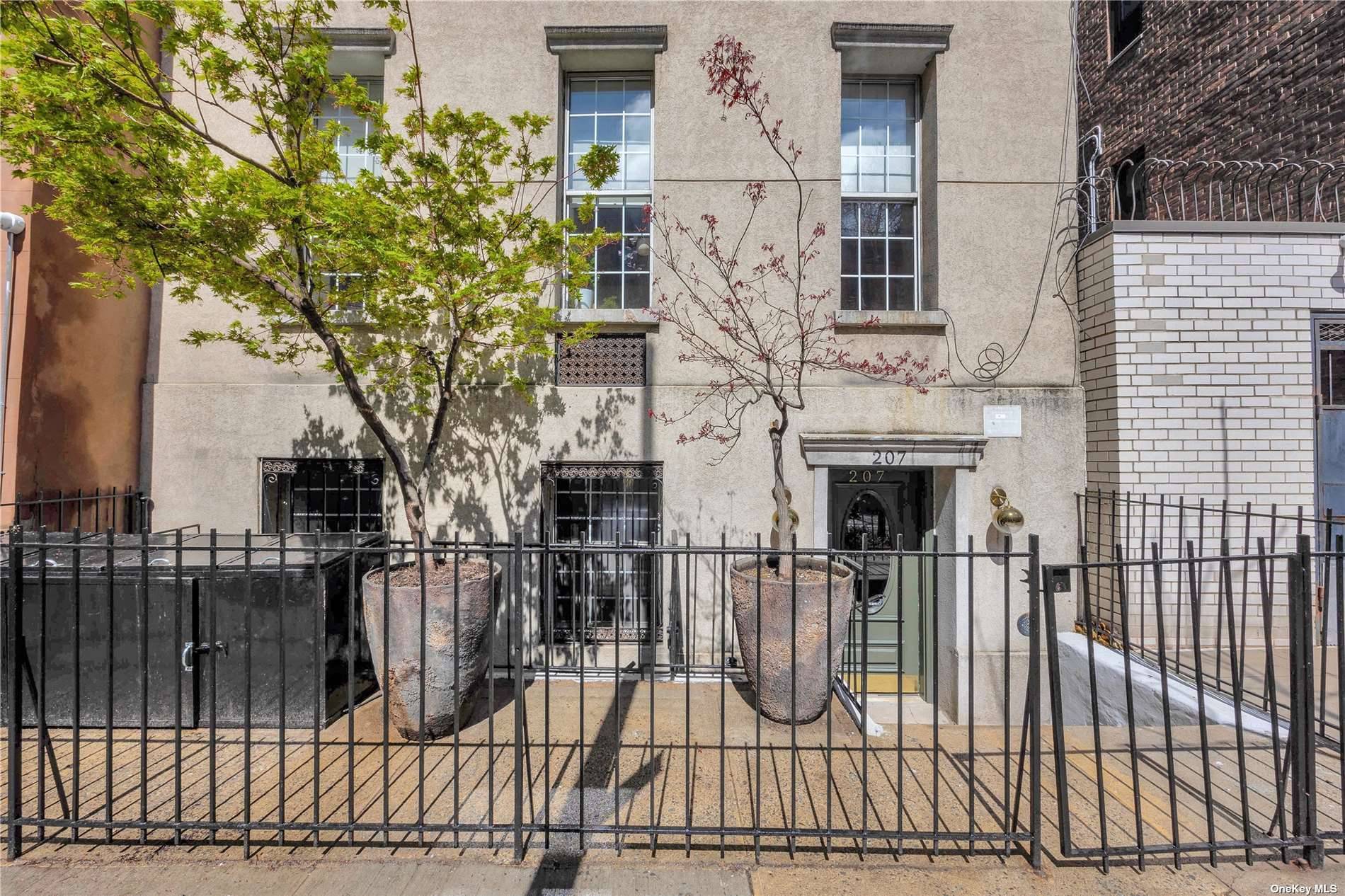 Nestled in the prime location of Chelsea is this spacious 2 bed 2 bath garden apartment.