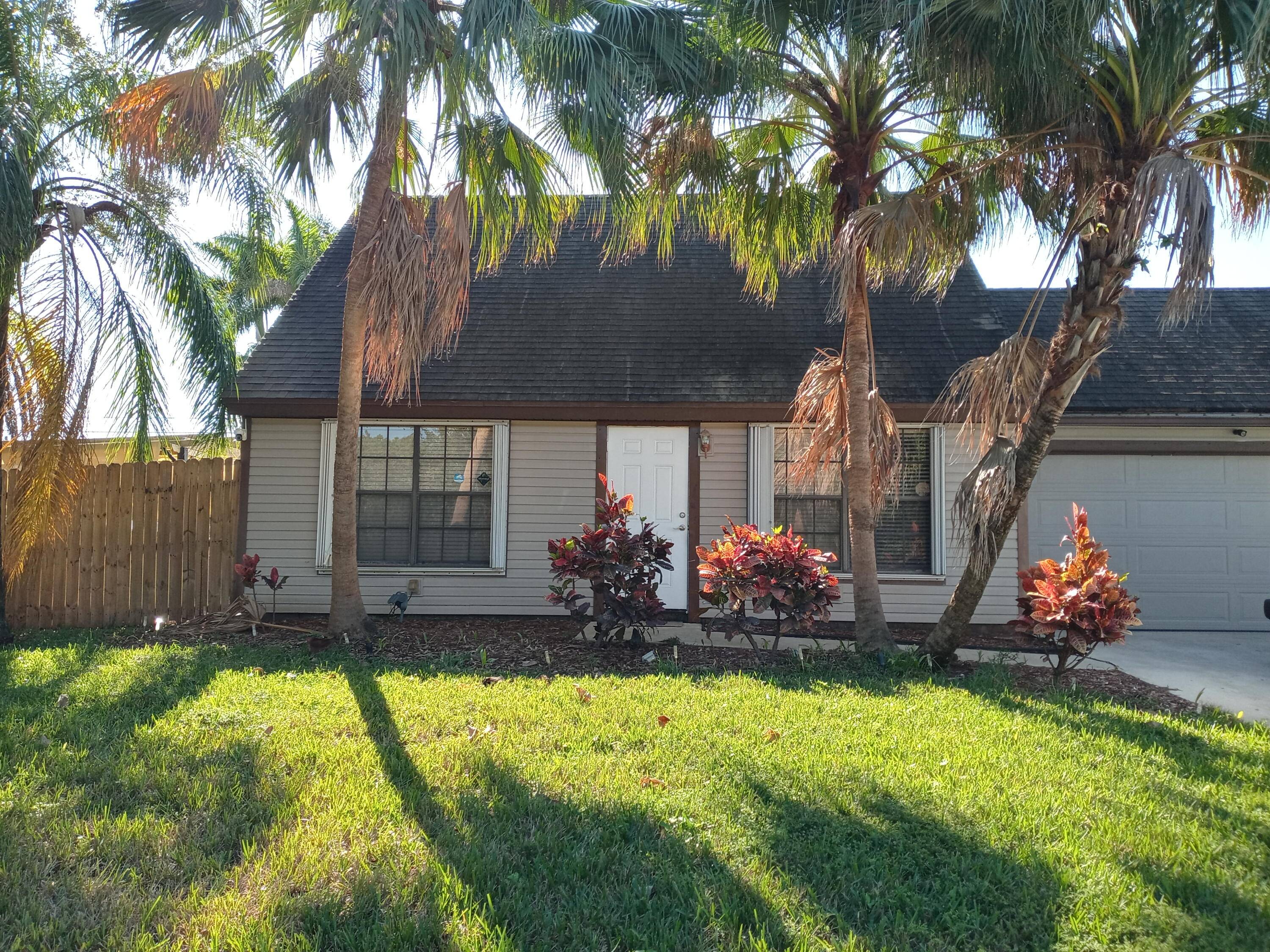 Make this 3 bedroom, 2 bathroom home yours !