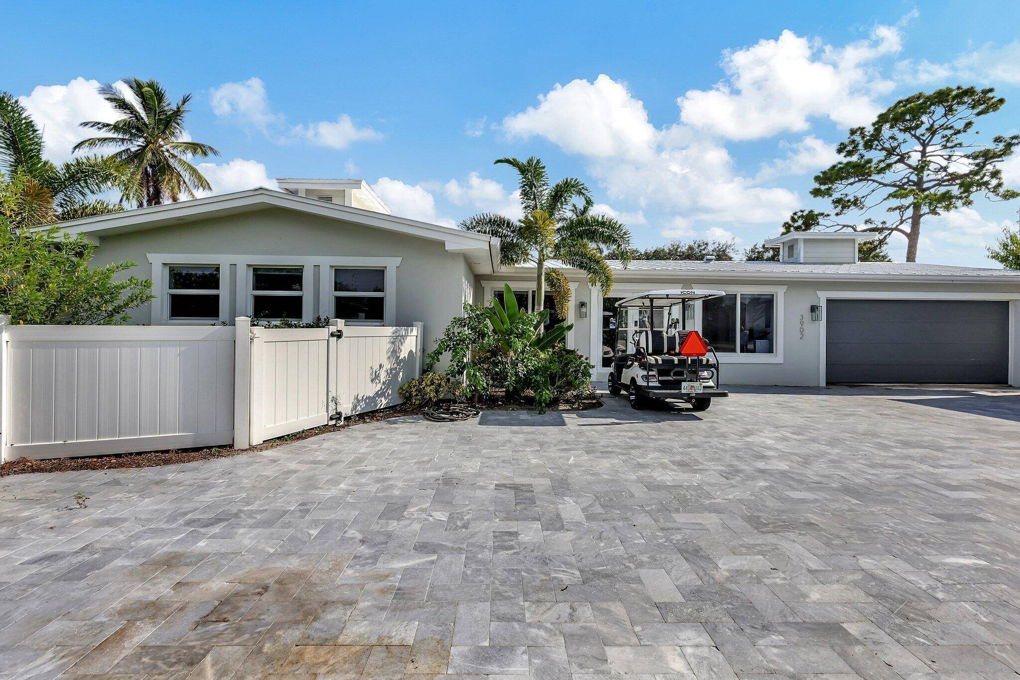 Looking for a weekly rental, place to spend the holidays with family or friends or just a perfect home to make your own, this is just the place.