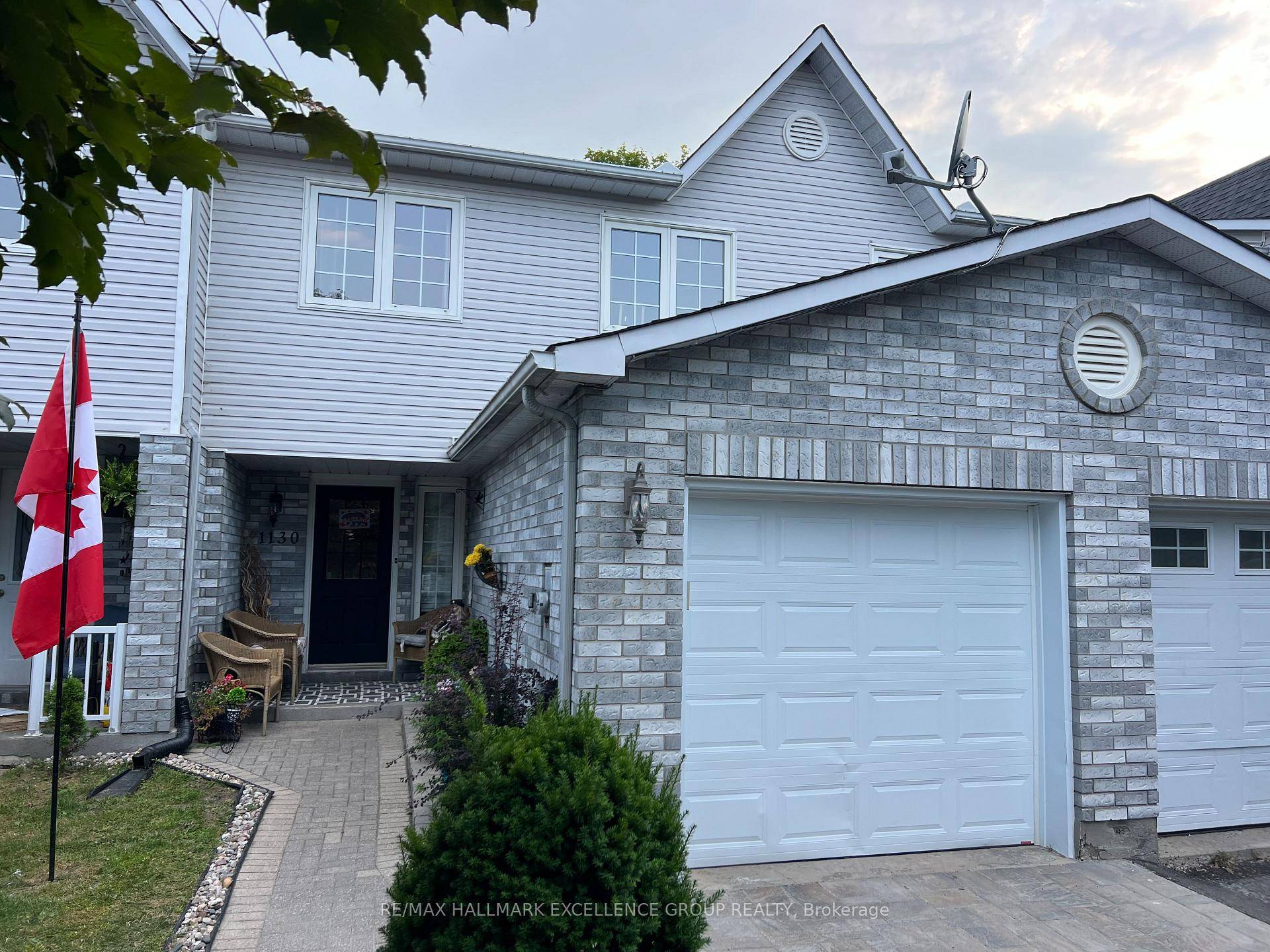 Investor Alert ! This attractive and well maintained townhome in desirable Rockland is bright amp ; welcoming.