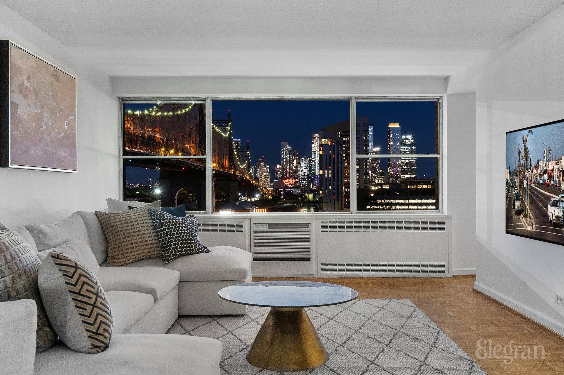 Experience breathtaking and iconic views, day and night in this bright and sunny 2 bedroom, 2 bathroom home with a spacious enclosed balcony that adds a lovely additional interior room ...