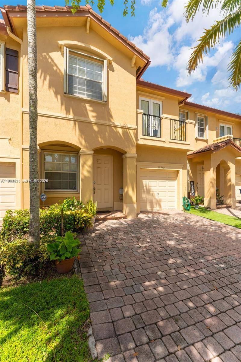 Beautiful 3 beds 2. 5 baths townhome with 1, 733 SF and 1 car garage, built in 2007.