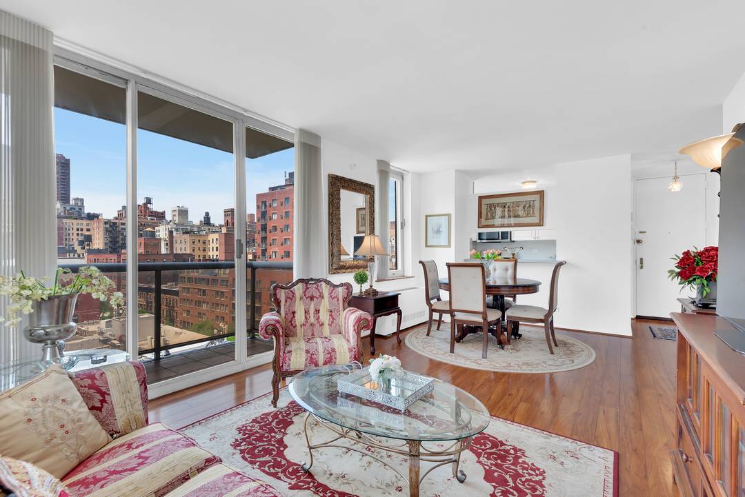 PRIVATE WRAPAROUND TERRACE IN THE SKY WITH SWEEPING 180 DEGREE RIVER amp ; CITY VIEWS Perched high above the Upper East Side, this spectacular corner residence is flooded with natural ...