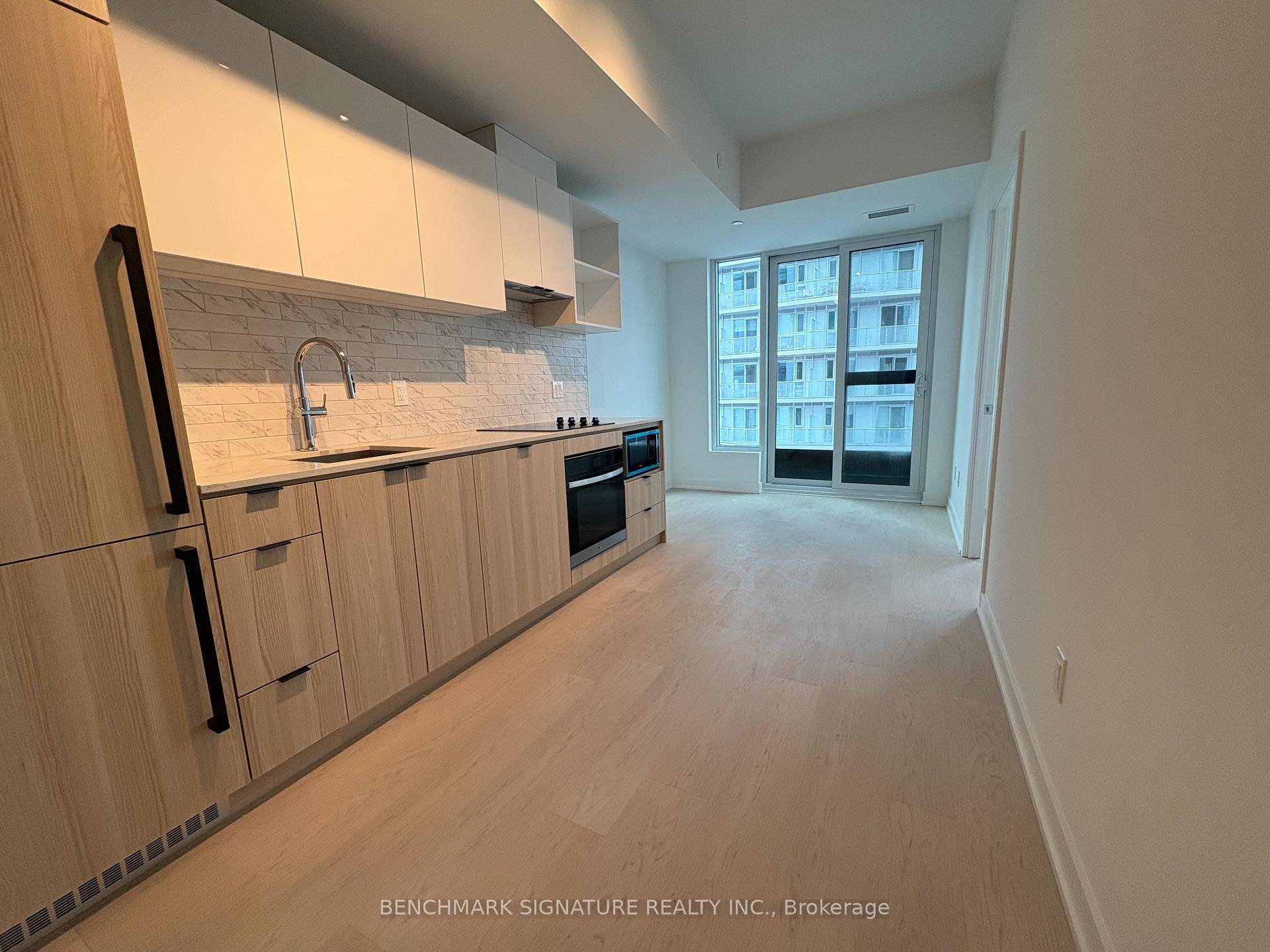 Luxury Urban Lifestyle Living, Spacious Brand New Condo in The Heart of the Downtown Toronto Area.