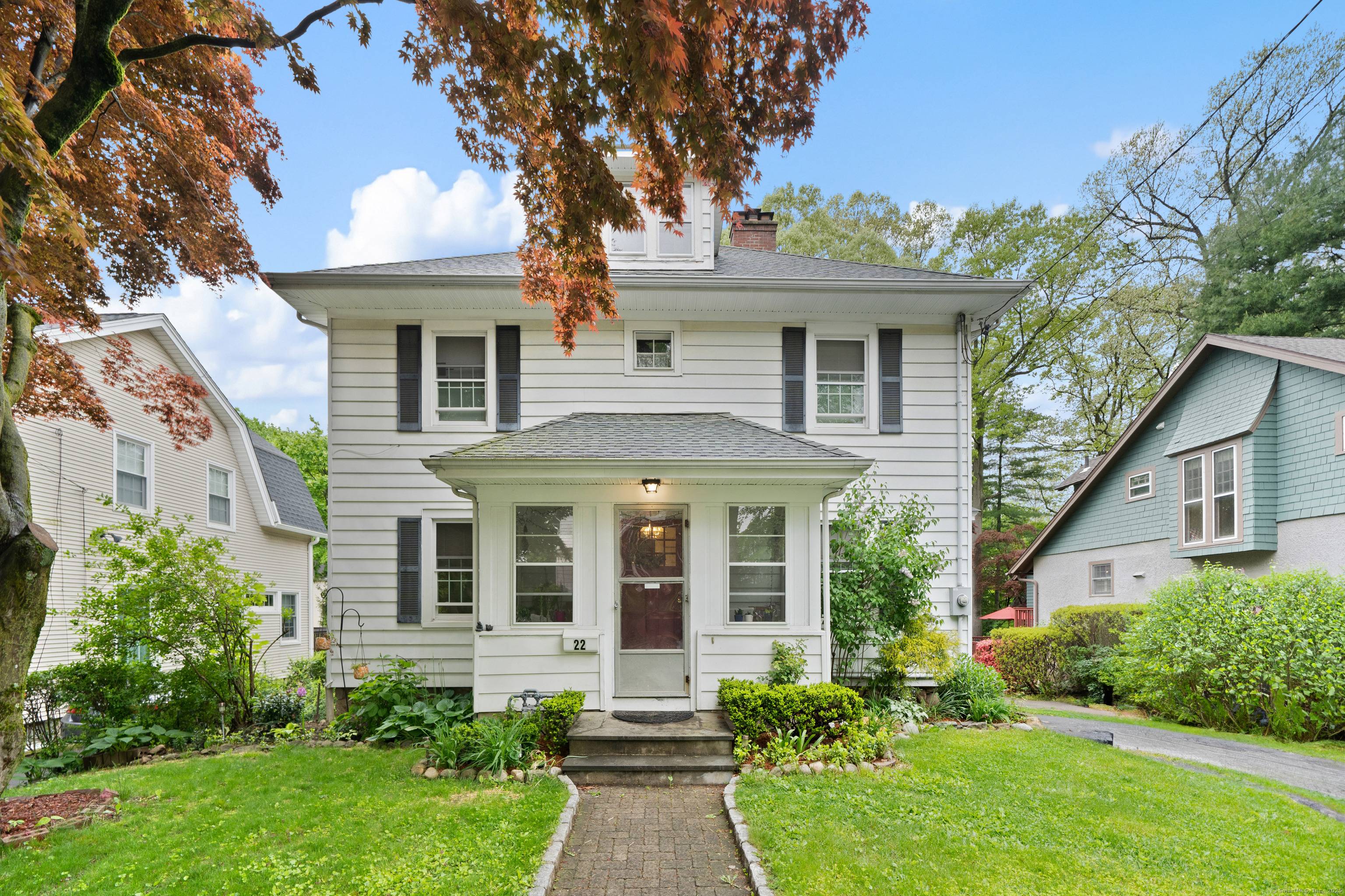 Sunny and Spacious Classic 3 Bedroom 1.