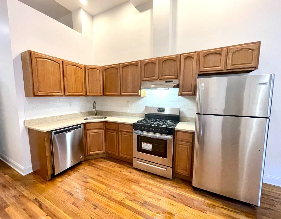 This split level one bedroom with a recreation room downstairs and private yard is on one of the loveliest blocks in Brooklyn !