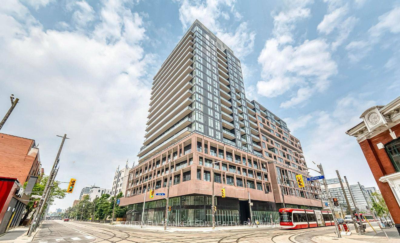 Welcome to this Brand new sun filled, spacious 1 bedroom in the heart of King West !