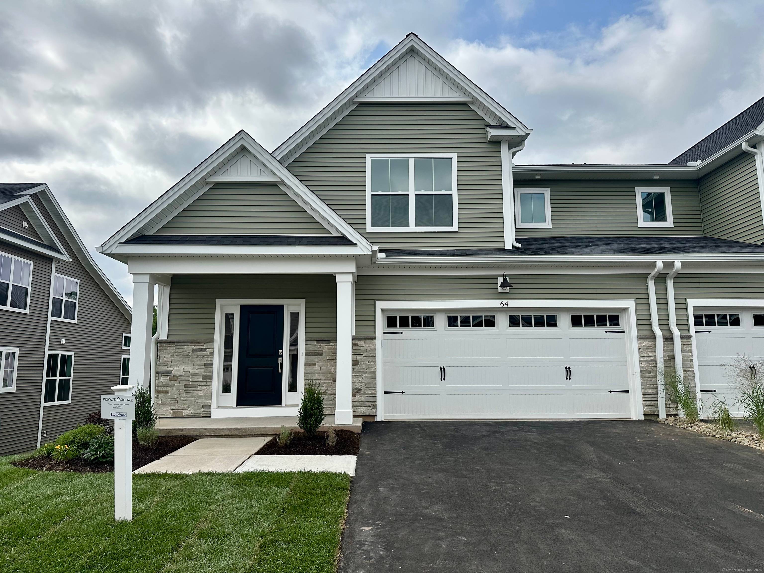 For Rent Luxury Carriage House at The Reserve at Stonebridge Crossing Be the first to call this brand new, never lived in carriage house your home.