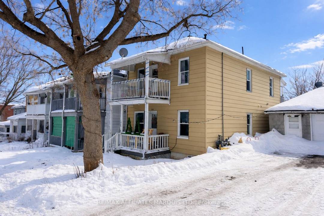 This maintained duplex offers two 2 bedroom units, ideal for investors seeking a solid, low maintenance income property.