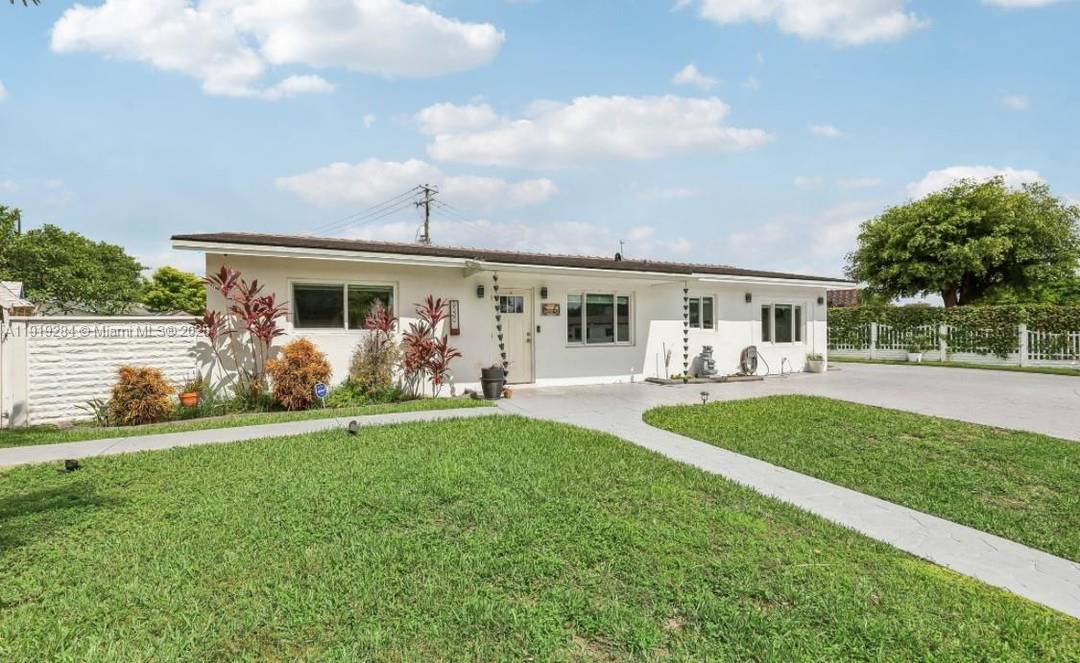 Beautifully updated 3 2 home in desirable Westchester with 1, 931 sq.