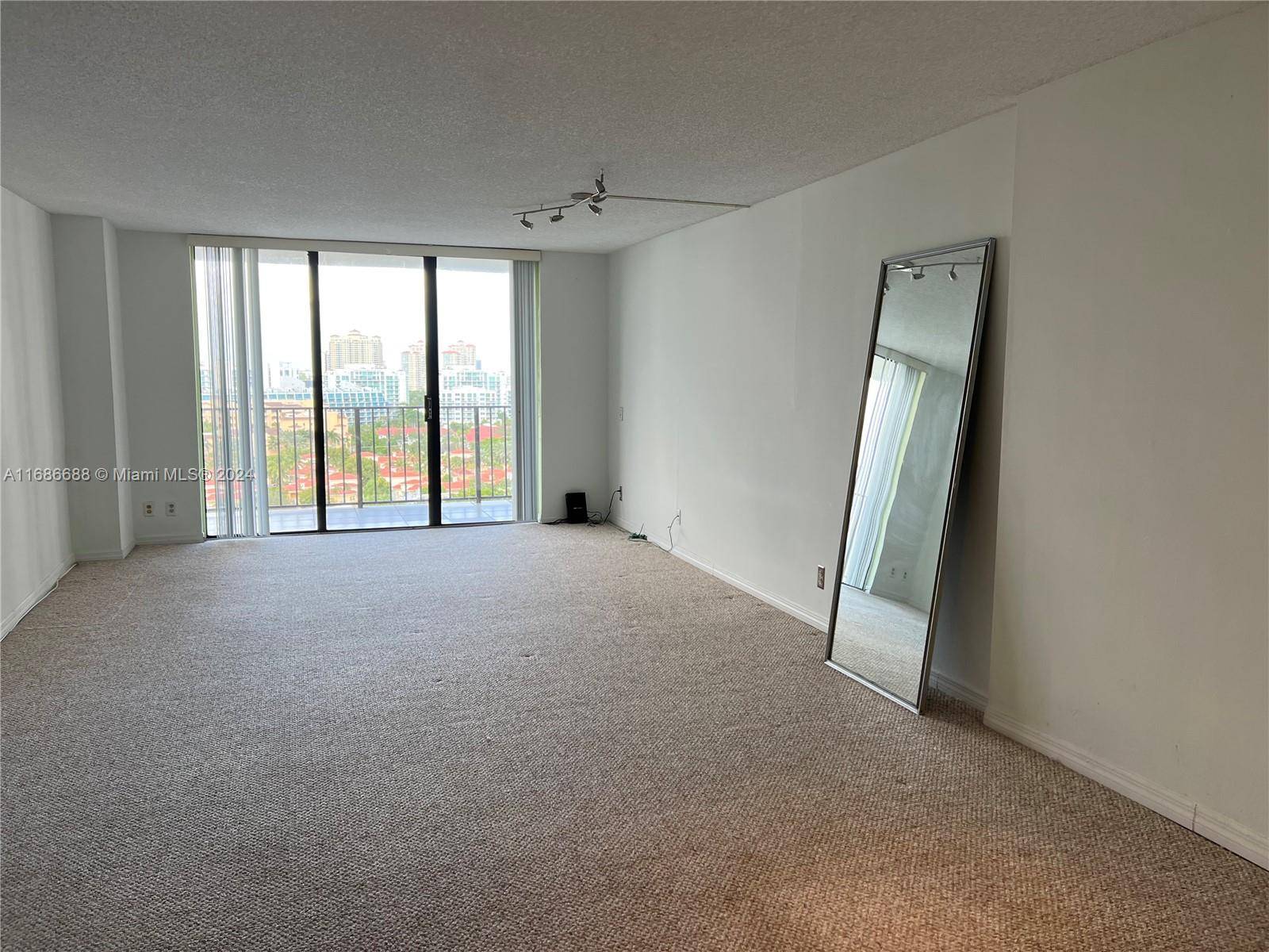 Beautiful and spacious 2 bedroom condo with amazing panoramic views of the lake and Aventura.